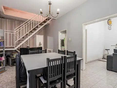 Casa 4 ambientes con 2 baños