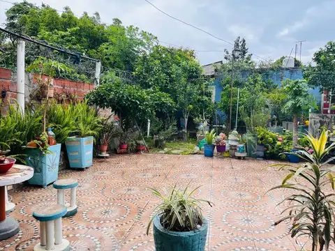 Casa en Venta con 3 cocheras