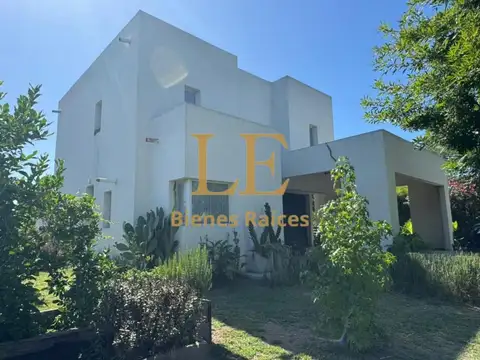 Casa en Venta con 6 cocheras