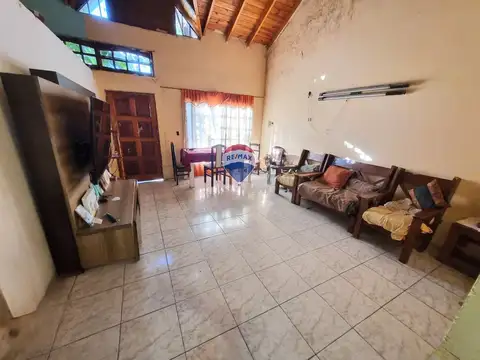 Casa 5 ambientes con 1 baño