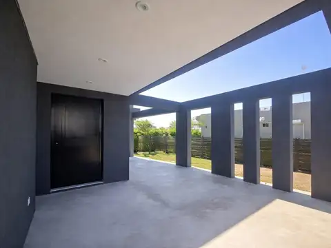Casa en Venta en Pilar del Este - San Ramon, USD 195.000