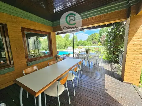 Casa 5 ambientes con 4 baños