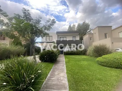 Casa 4 ambientes con 3 baños