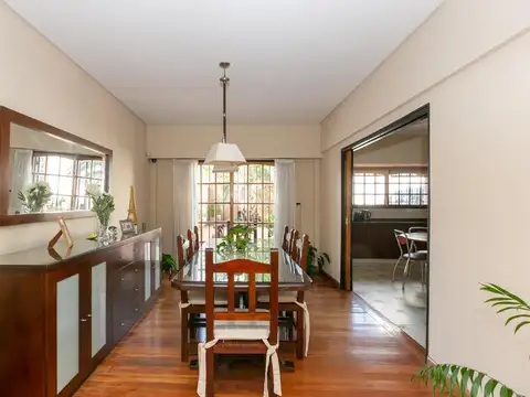 Casa 6 ambientes con 4 baños