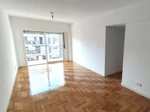 Venta 4 Ambientes con Balcon en Caballito