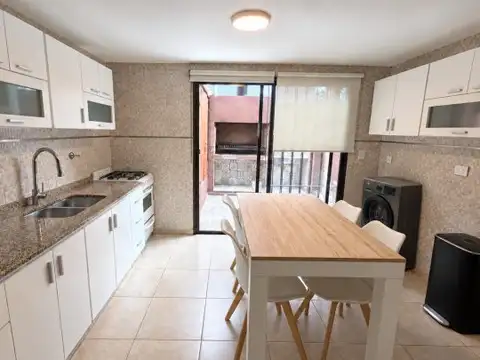 Depto Tipo Casa en Alquiler con 1 cocheras