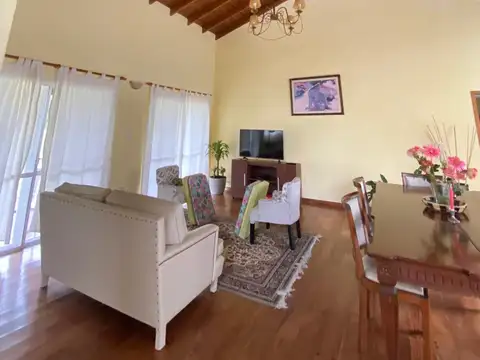 Venta 21 has en Arrecifes. Casa espectacular.