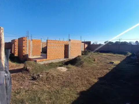 2 terrenos con avance de Obra en  Santo Tomé