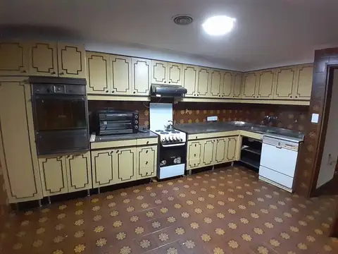 Casa en Venta con 3 cocheras