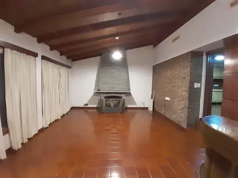 Casa 7 ambientes con 4 baños