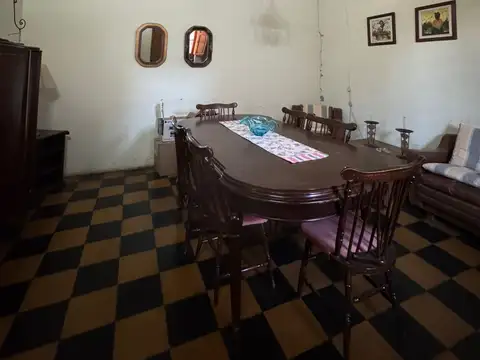 Casa  amplia a reciclar en venta en 25 De Mayo