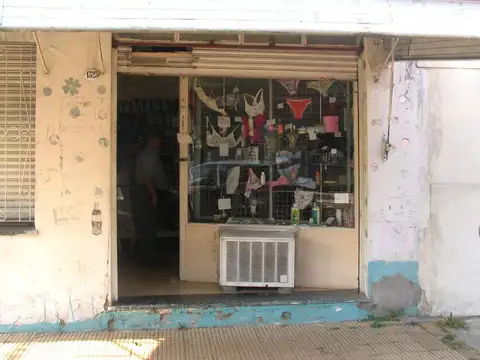 LOCAL DE APROX 3,50 X 5,50