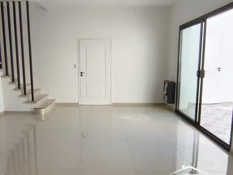 Depto Tipo Casa en Venta de 5 ambientes