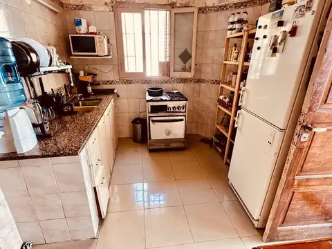 CASA 5 AMB EN VENTA VILLA MARTELLI CON COCHERA