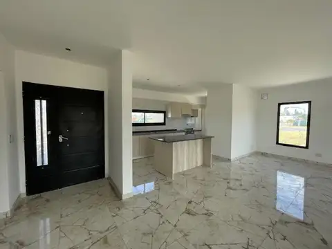 Casa 4 ambientes con 3 baños