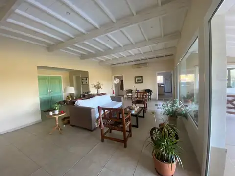 La Primavera club de campo,  Carlos Keen,  de la Localidad de Cuartel Cuarto, Partido de Lujan, Provincia de Buenos Aires