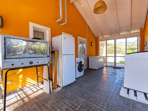 Casa en Venta con 2 cocheras