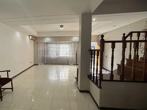 Casa en Venta con 3 cocheras
