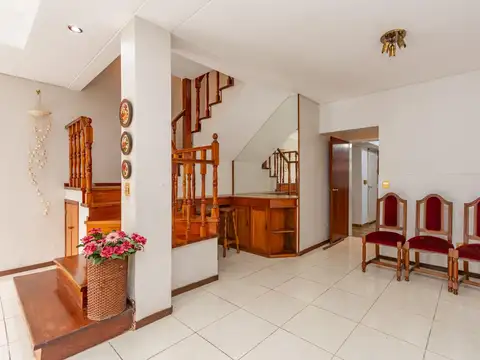 Casa en Venta con 3 cocheras
