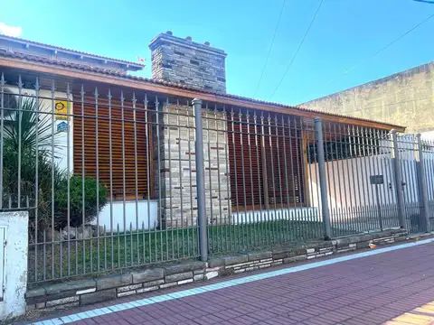 Casa en Venta en Remedios de Escalada, USD 190.000