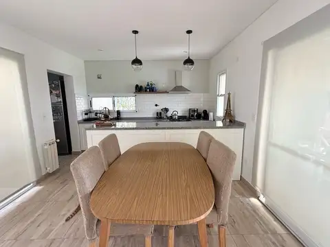 Casa en Alquiler Temporal con 2 cocheras