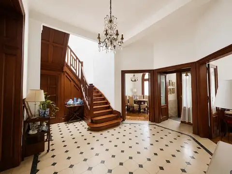 RETASADA!!! Venta de Casa de 7 ambientes con Terraza y Parrila en el Barrio Inglés - Caballito
