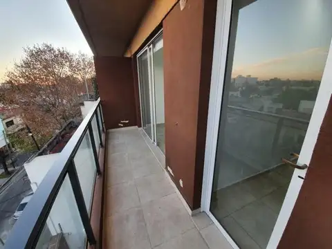 DEPARTAMENTO 2 AMB CON BALCON Y COCHERA A 200M EST BOSCH