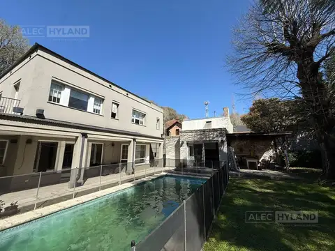 Casa de categoría en venta y alquiler, refaccionada a nuevo en Olivos, Vte López