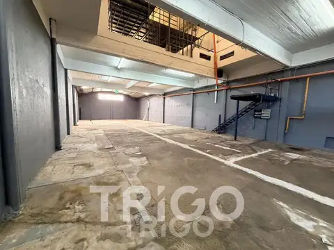 Depósito con oficinas en alquiler 800 m2 en PESOS en Caseros Autopista Acceso Oeste Avenida Alvear