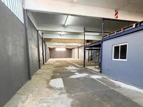 Depósito con oficinas en alquiler 800 m2 en PESOS en Caseros Autopista Acceso Oeste Avenida Alvear