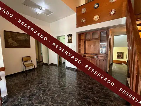 Departamento tipo casa cuatro ambientes en primer piso en Venta