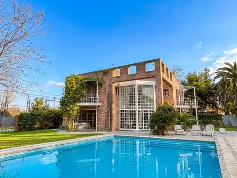 VENTA DE CASA 4 DORMITORIOS + PILETA