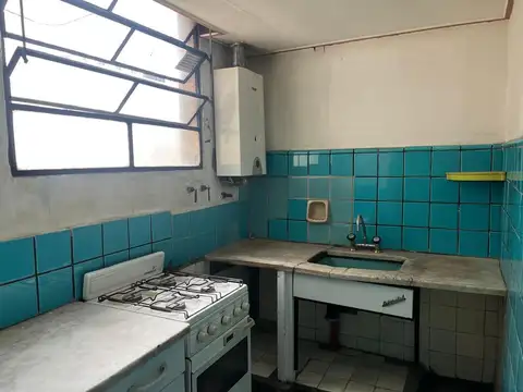 3 amb a reciclar + pequeño altillo. Excelente zona!