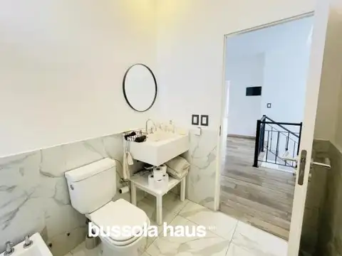 Casa 5 ambientes con 3 baños
