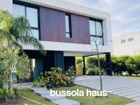 Casa en venta 3 dormitorios lote interno con amarra en Vila Marina 1