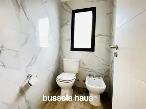 Casa en Venta con 4 cocheras