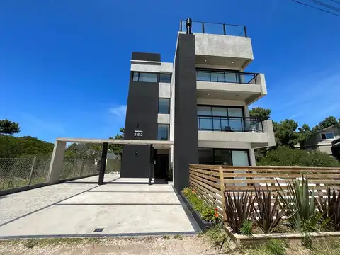 Corbeta Neptuno 300, Piso PB.