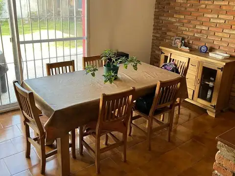 Casa 4 ambientes con 2 baños