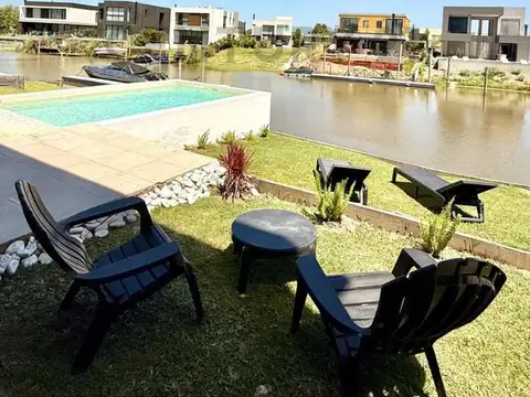 Casa en Alquiler con 4 cocheras