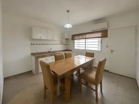 PH en Alquiler en Los Hornos, La Plata