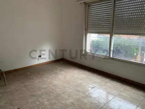 VENTA PH TIPO CASA + LOCAL AL FRENTE MORON GARAGE TERRAZA Y PATIO APTO CREDITO