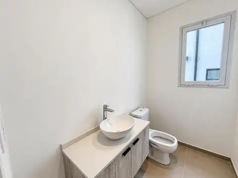 Casa 4 ambientes con 3 baños