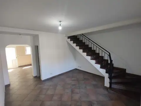 Depto Tipo Casa en Alquiler con 1 cocheras