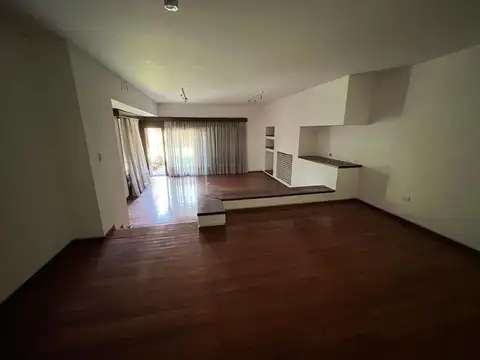 Importante casa sobre W Paunero de 4 dorm y quincho