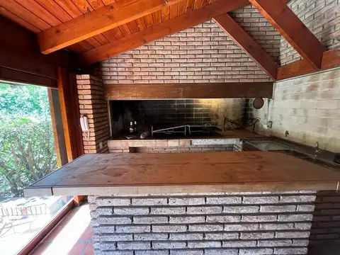 Casa 5 ambientes con 4 baños