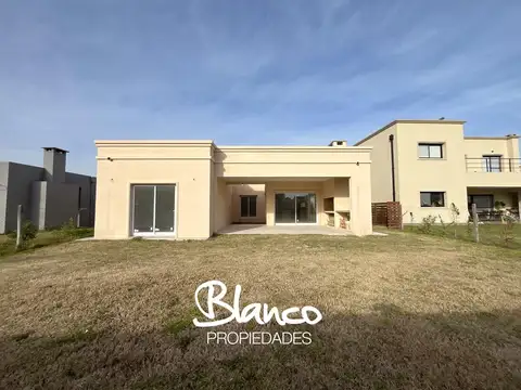 Casa  en Venta en Pilar del Este, Barrio Santa Emilia, Pilar, G.B.A. Zona Norte