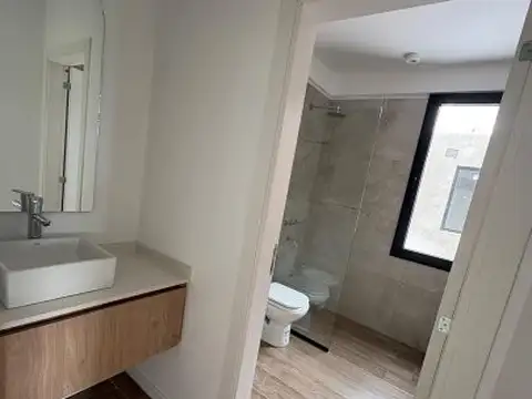 Casa 2 ambientes con 2 baños