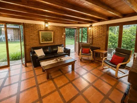 Casa 7 ambientes con 4 baños