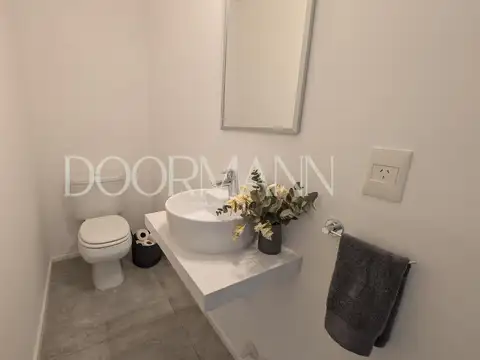 Casa 4 ambientes con 2 baños