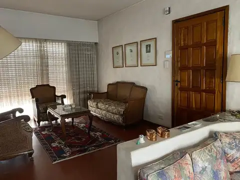 Casa 6 ambientes con 2 baños